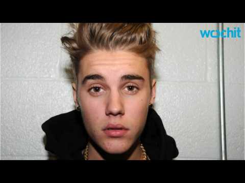 VIDEO : Did Justin Bieber Punched a Fan in Barcelona?