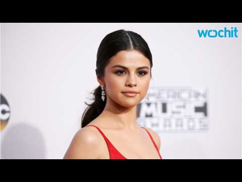 VIDEO : What's Selena Gomez's Secret To Staying Healthy?