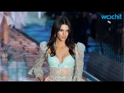 VIDEO : Kendall Jenner Takes Paris For VS Fashion Show