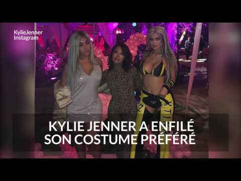 VIDEO : Kylie Jenner enfile son costume de Christina Aguilera pour l'anniversaire de la chanteuse