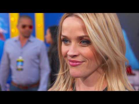 VIDEO : Reese Witherspoon Is Stunning And Hopeful At 'Sing' Premiere