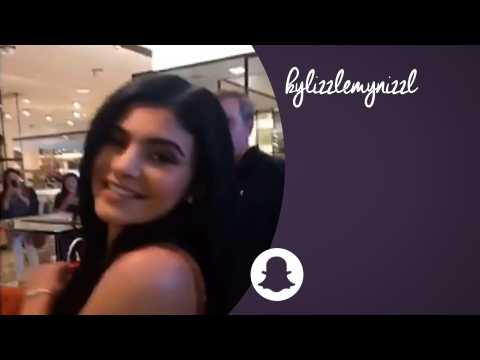 VIDEO : Une foule de fans pour la boutique phmre de Kylie Jenner !
