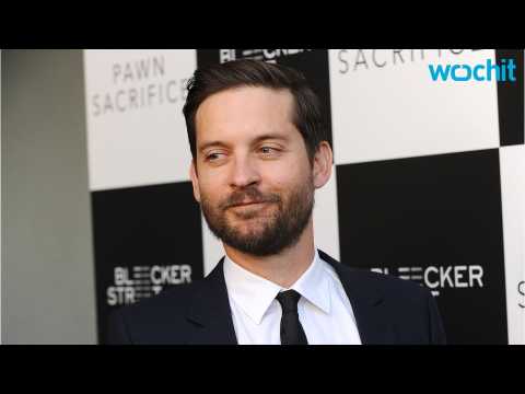 VIDEO : Does Tobey Maguire Have A New Lady?