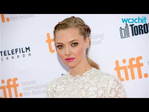 VIDEO : Amanda Seyfried Spotted After Pregnancy Announcement