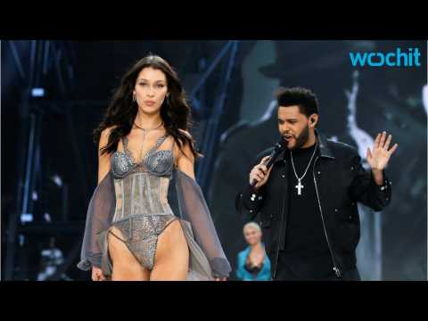 VIDEO : The Weeknd Sings To Ex Bella Hadid On Runway