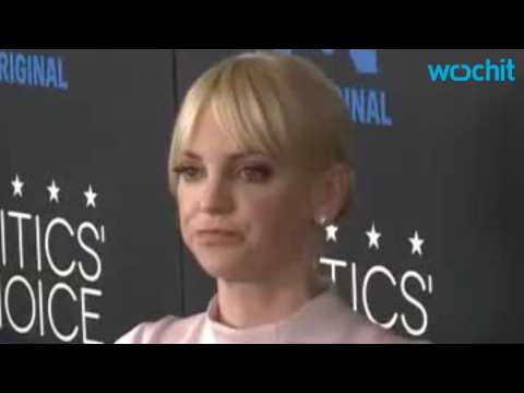VIDEO : Anna Faris Grapples With Her Relationship In The Public Eye
