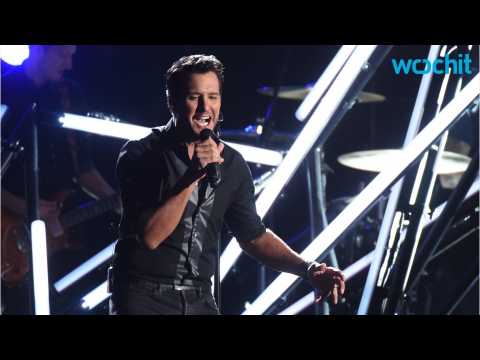 VIDEO : Luke Bryan Punches An Audience Member