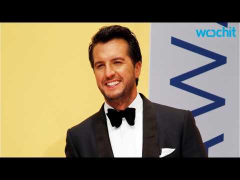 VIDEO : Luke Bryan Slaps Heckler