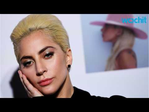 VIDEO : Lady Gaga Throws Surprise Concert