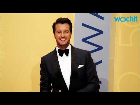 VIDEO : Luke Bryan Handles Heckler