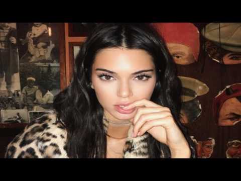 VIDEO : Kendall Jenner, cada vez ms clara su operacin de labios?