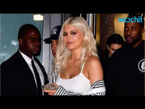 VIDEO : Kylie Jenner's Pop-Up Shop Officially Opens