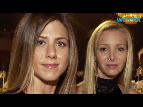 VIDEO : Are Jennifer Aniston and Lisa Kudrow Secretly Feuding?