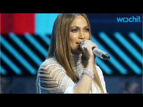VIDEO : Drake Has Nothing But Heart Eyes for Jennifer Lopez
