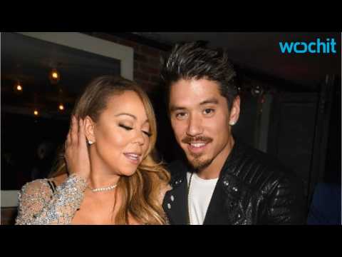 VIDEO : Christmas Comes Early for Mariah Carey