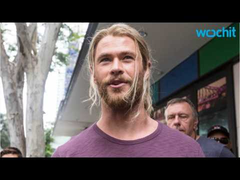 VIDEO : Chris Hemsworth Awarded Australia GQ Man Of The Year