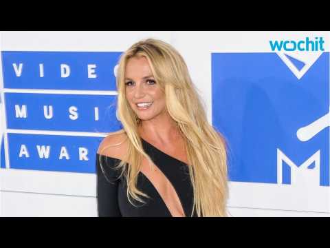 VIDEO : Is Britney Spears Dating Her 