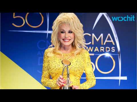 VIDEO : Dolly Parton Shares Why Being Poor Was 