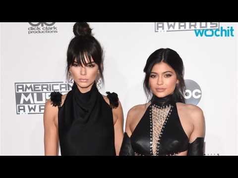 VIDEO : Kylie Jenner Skips AMAs for Pups