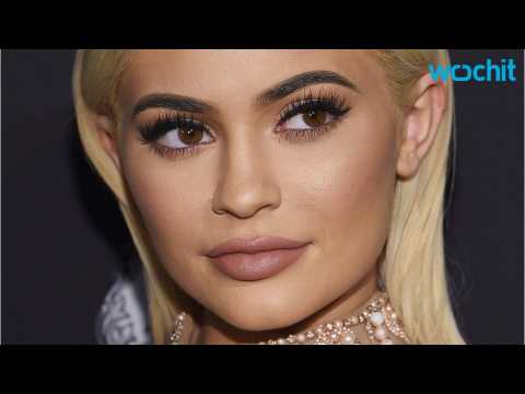 VIDEO : Did Kylie Jenner Steal Kylie Cosmetics Look?