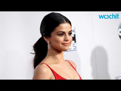 VIDEO : Selena Gomez's Elle Magazine Interview