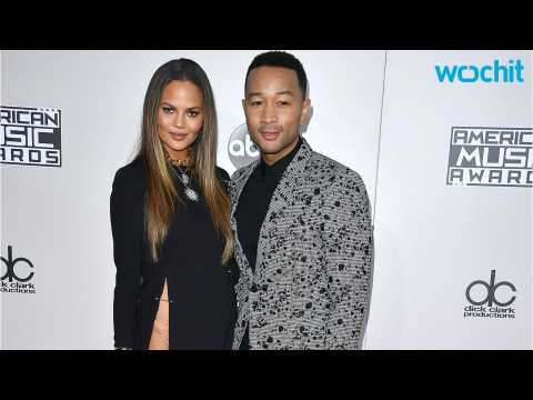 VIDEO : Chrissy Teigen Apologizes to Anyone She May Have Flashed at the AMAs
