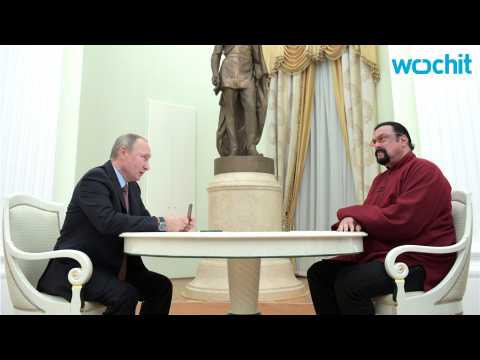 VIDEO : Putin gives Russian passport to US actor Steven Seagal