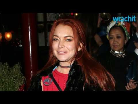 VIDEO : Lindsay Lohan Rocks A Fiery New Do