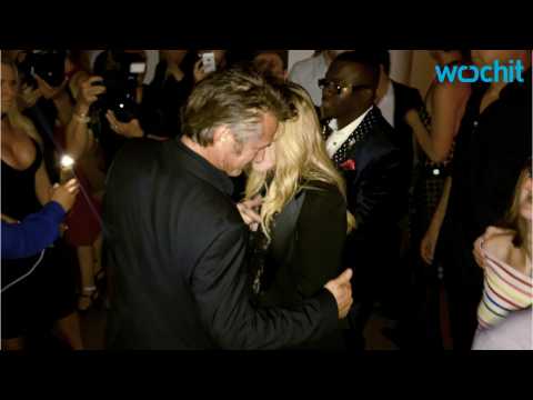 VIDEO : Madonna Offeres to Re-Marry Sean Penn for Charity