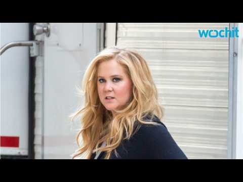 VIDEO : Amy Schumer Cancels Overseas Concerts