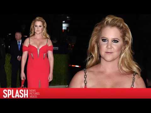VIDEO : Amy Schumer Apologizes For 'Disappointment' After Cancelling Australian Shows