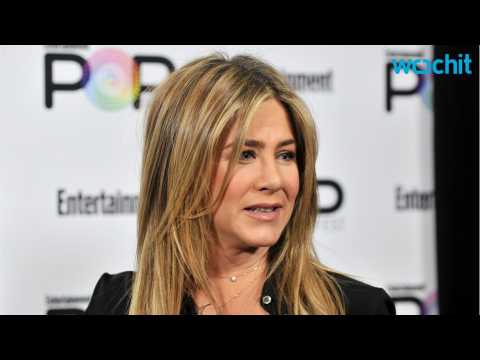 VIDEO : Jennifer Aniston Talks Partying With Jason Bateman