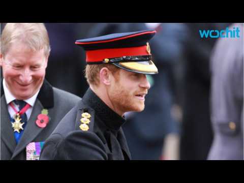 VIDEO : Prince Harry Flies to Visit Meghan Markle