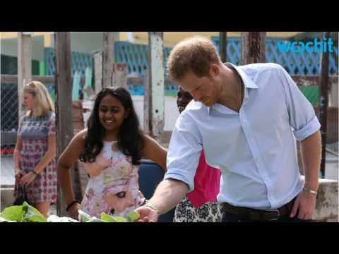 VIDEO : Prince Harry Stops in Canada to Visit Girlfriend