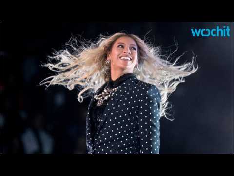 VIDEO : Beyonce Takes Over The 2017 Grammys