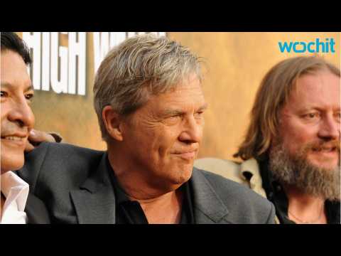 VIDEO : Jeff Bridges Shares How He Gets To Know His Costars