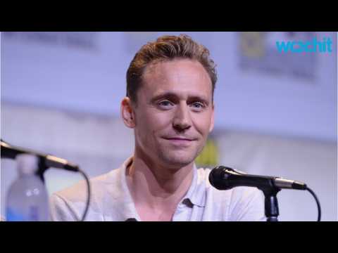 VIDEO : Tom Hiddleston Can't Get Away From T-Swift