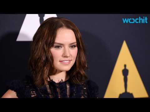 VIDEO : Daisy Ridley Teases Rey's Parents
