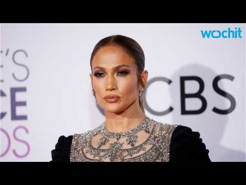 VIDEO : Jennifer Lopez's People Choice Awards Dress Was Fabulous