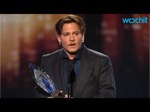VIDEO : Johnny Depp Accepts 2017 People's Choice Award