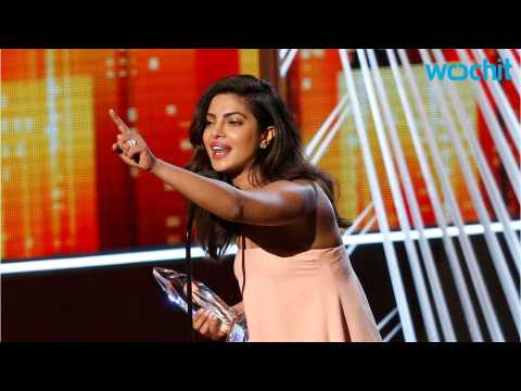 VIDEO : Priyanka Chopra Wins People's Choice Award