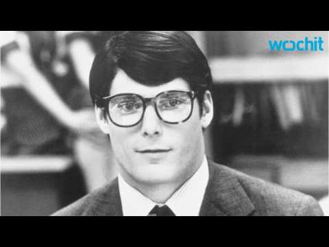 VIDEO : Christopher Reeve's Superman Costume Up For Auction
