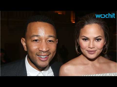 VIDEO : Chrissy Teigen And John Legend Attacked By A Racist Photographer