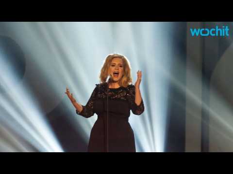 VIDEO : Adele to Sing at 2017 Grammy Awards