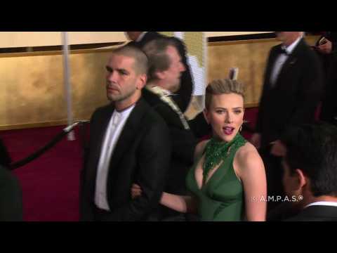VIDEO : Scarlett Johansson and Romain Dauriac spark break up rumours after two years of marriage