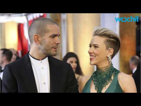 VIDEO : Amid Split Rumors, Scarlett Johansson Steps Out With Husband Romain Dauriac