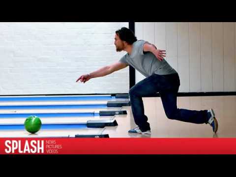VIDEO : Matthew McConaughey fait une partie de bowling  Burbank