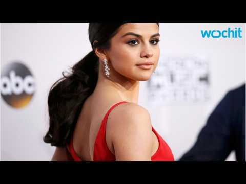 VIDEO : Selena Gomez & The Weeknd Are Instaofficial!