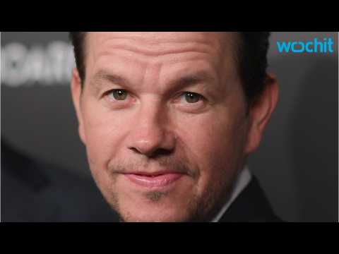 VIDEO : Mark Wahlberg Pictures Of Bonding With His Daughters