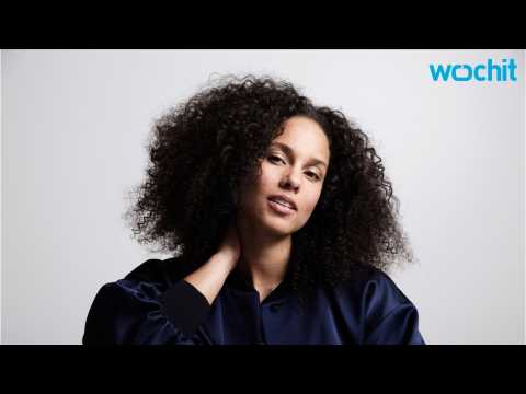 VIDEO : Alicia Keys Offers Alternate Idea Of Beauty